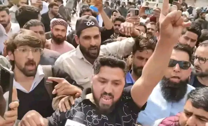 ‘Godi Media Hayie Hayie’: Several National Media Channels Face Ire from People in Srinagar